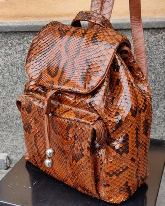 Zaino in pitone ampio scompartimenti e tasche