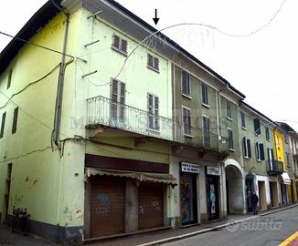 CASEGGIATO FRONTE-STRADA a DUPLICE DESTINAZIONE