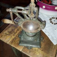 Macina caffè e orzo.