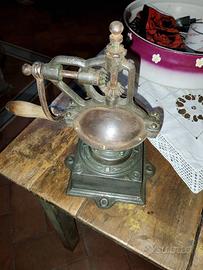 Macina caffè e orzo.