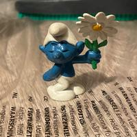 Puffo vanitoso con margherita