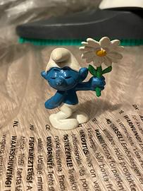 Puffo vanitoso con margherita