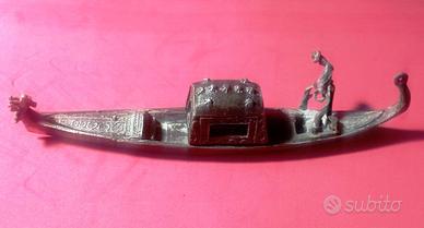 Gondola antica souvenir Venezia in metallo