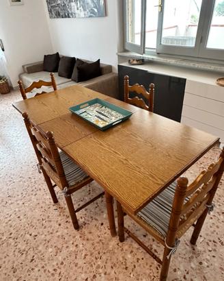 Tavolo legno con sedie
