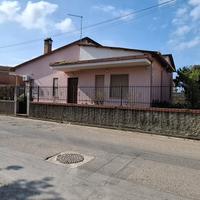 Indipendente unico livello libera su 4 lati