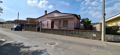 Indipendente unico livello libera su 4 lati