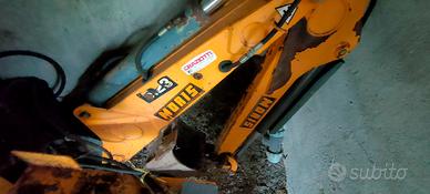 Retro scavatore per trattore