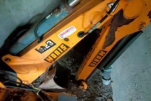 Retro scavatore per trattore