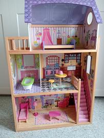 Casa per bambole molto bella  in legno