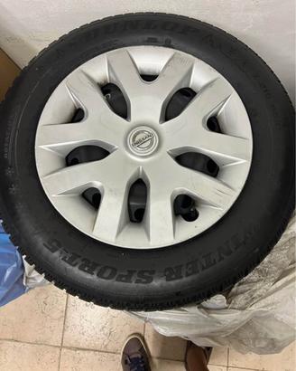Gomme invernali con cerchio e valvole con sensore