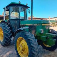 John Deere 2140