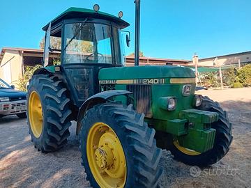 John Deere 2140