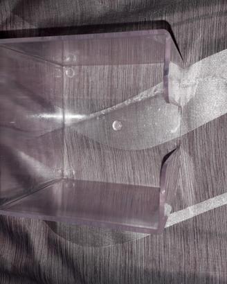 Porta biglietti a forma di cubo in plastica