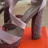 Scarpe con tacco largo