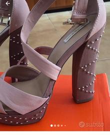 Scarpe con tacco largo