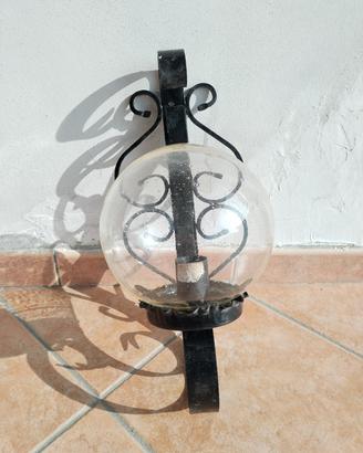 Lampada da esterno in ferro battuto e vetro