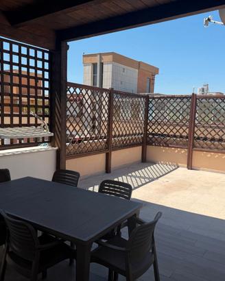 Bilocale Moderno con Ampio Terrazzo, Zona Ospedali