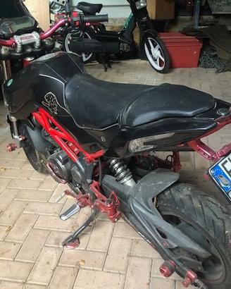 moto Benelli TNT 125