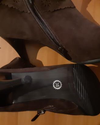 Stivaletti Tronchetti da Donna in Camoscio Marrone