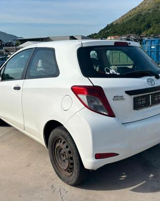 RICAMBI USATI TOYOTA YARIS 1.4 1NDTV 2013 - INTERN