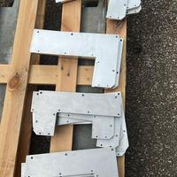 Blocco di staffe ad L