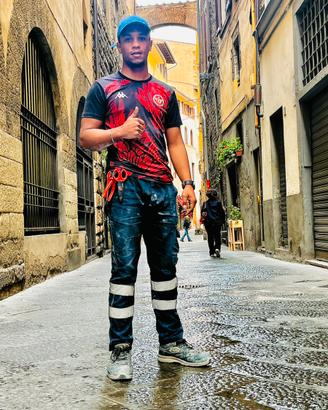 Elettricista , adetto al cantiere