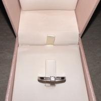 Anello Solitario in Oro Bianco e Diamanti Naturali