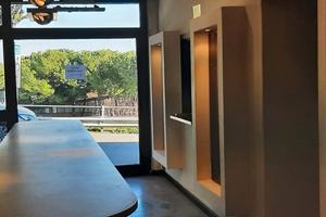 Negozio con magazzino e cortile