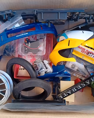 Modellini auto e moto - pezzi di ricambio