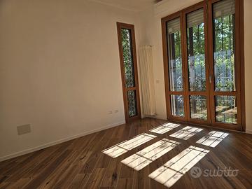 3 camere, soggiorno, cucina,2 bagni,cantina,posto