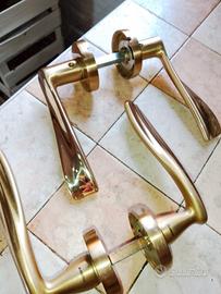 maniglie dorate per porte interne 