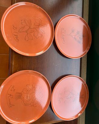 Piatti decorativi  in terracotta smaltata
