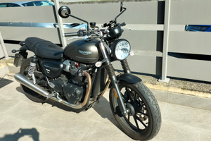 Triumph Street Twin