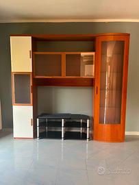 Parete attrezzata con tavolo TV