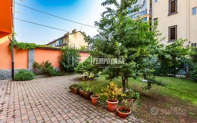 SOLUZIONE SEMINDIPENDENTE SITA IN UN INTERNO CORTI