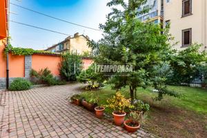 SOLUZIONE SEMINDIPENDENTE SITA IN UN INTERNO CORTI