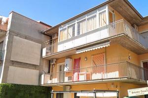 Camporotondo- Via Padre Pio - Vani 4 -Buone Condiz