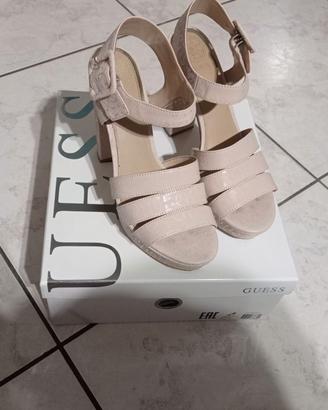 Sandalo con tacco Guess