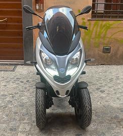 Scooter a 3 ruote Piaggio mp3 300 hpe