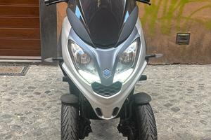 Scooter a 3 ruote Piaggio mp3 300 hpe