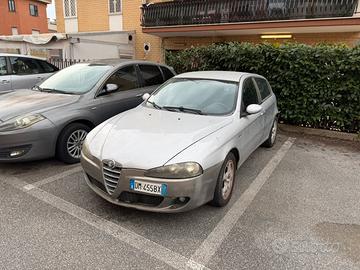 Alfa 147 a gas gancio traino