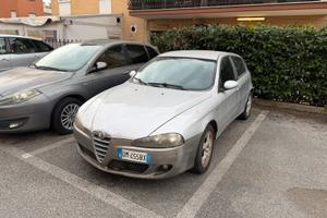 Alfa 147 a gas gancio traino