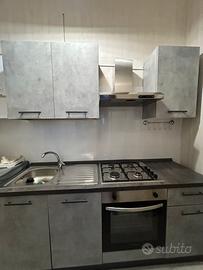 Cucina completa con lavastoviglie