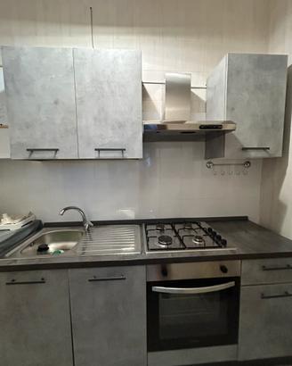 Cucina completa con lavastoviglie