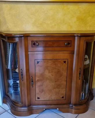 Credenza classica con vetrine curve
