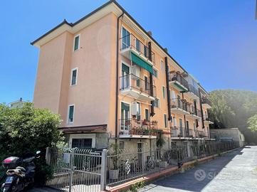 3 LOCALI A DIANO MARINA