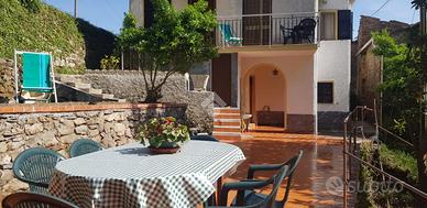 VILLA A SCHIERA A SAN COLOMBANO CERTENOLI