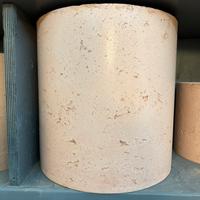 Vaso cilindrico in cemento decorativo