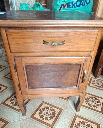 comodino antico in legno arte povera