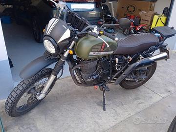 moto scrambler SWM Six days SIX6 500